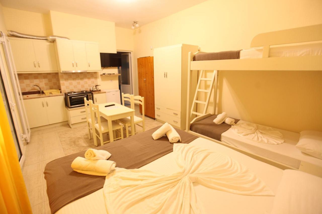 Hotel Prishtina Саранде Екстериор снимка