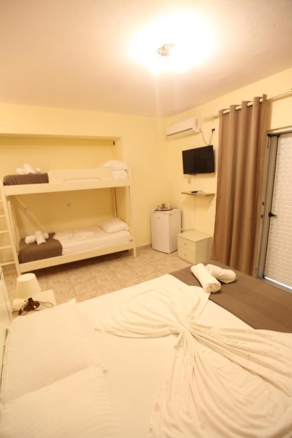 Hotel Prishtina Саранде Екстериор снимка