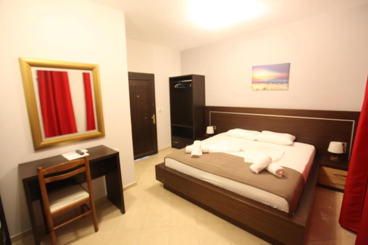 Hotel Prishtina Саранде Екстериор снимка