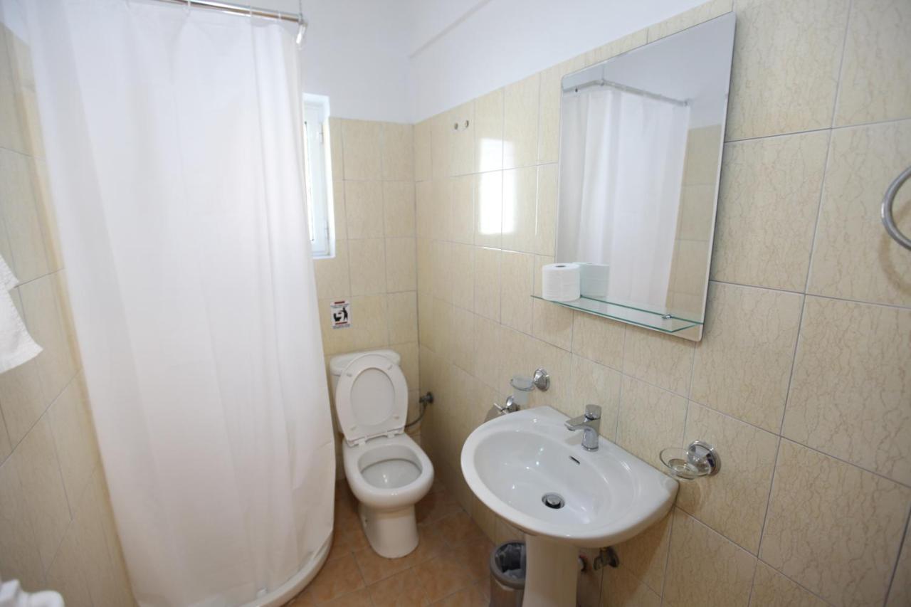Hotel Prishtina Саранде Екстериор снимка