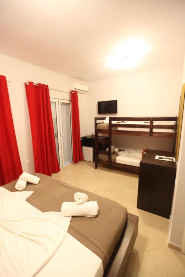 Hotel Prishtina Саранде Екстериор снимка