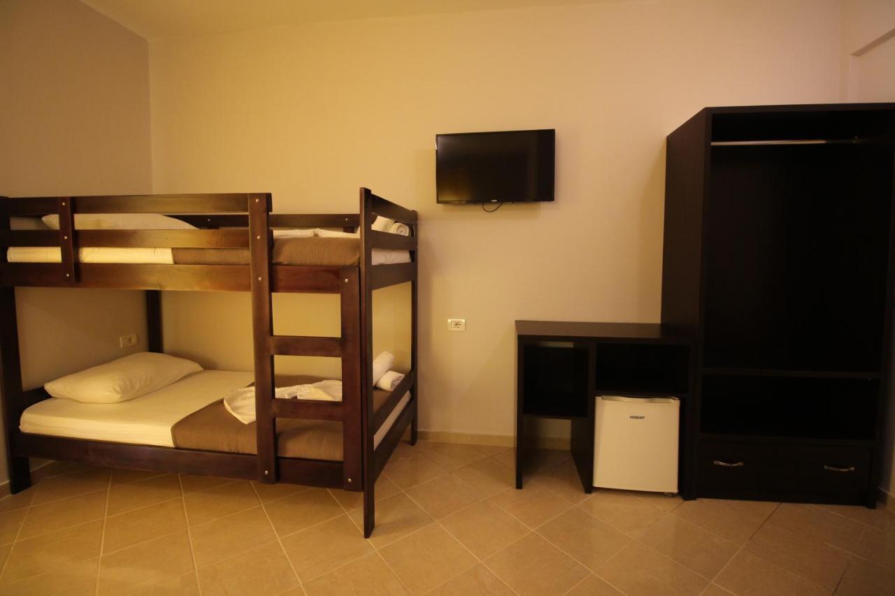 Hotel Prishtina Саранде Екстериор снимка