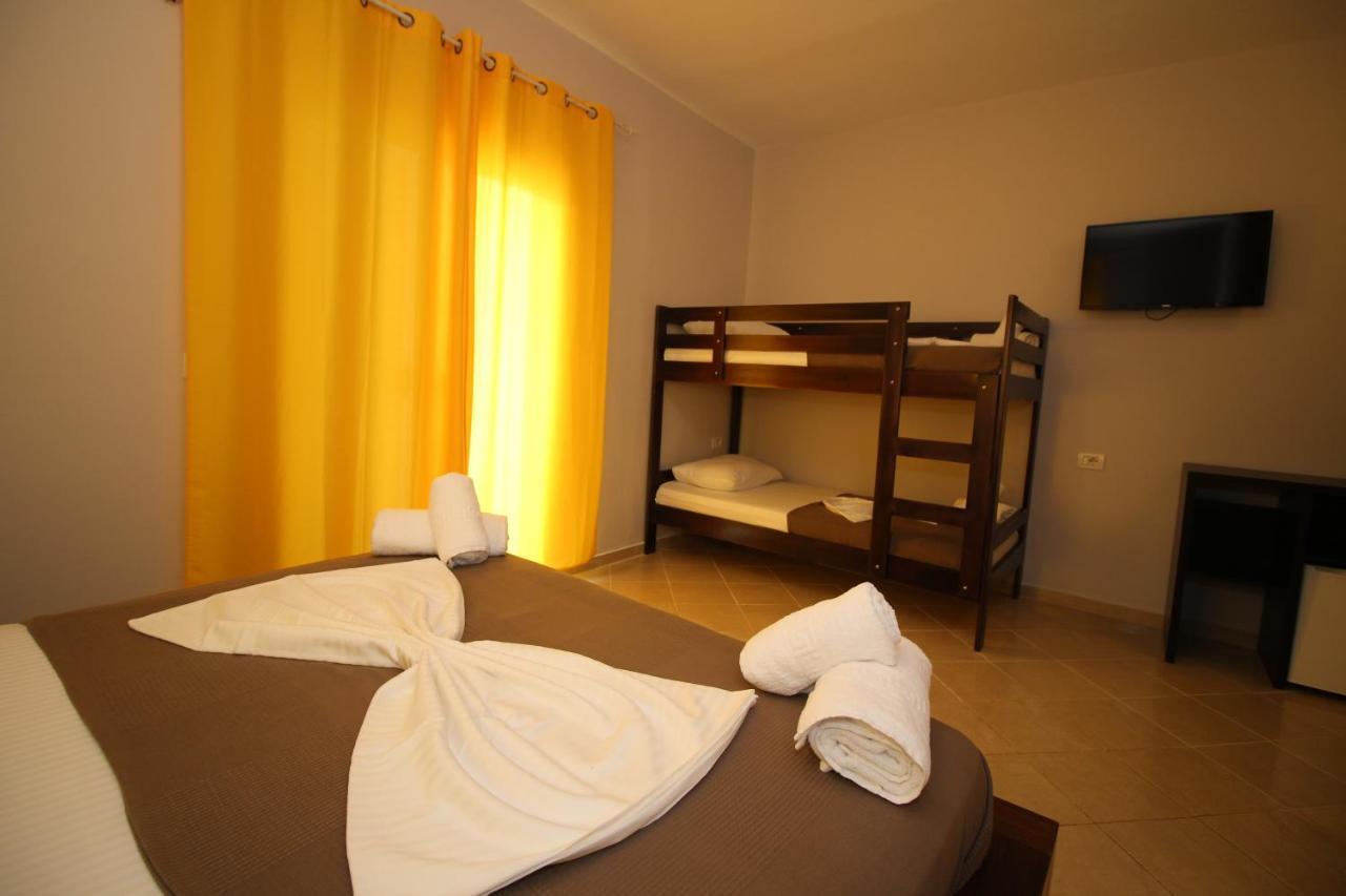 Hotel Prishtina Саранде Екстериор снимка