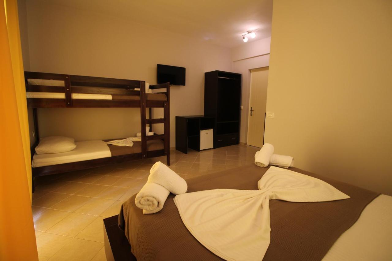 Hotel Prishtina Саранде Екстериор снимка