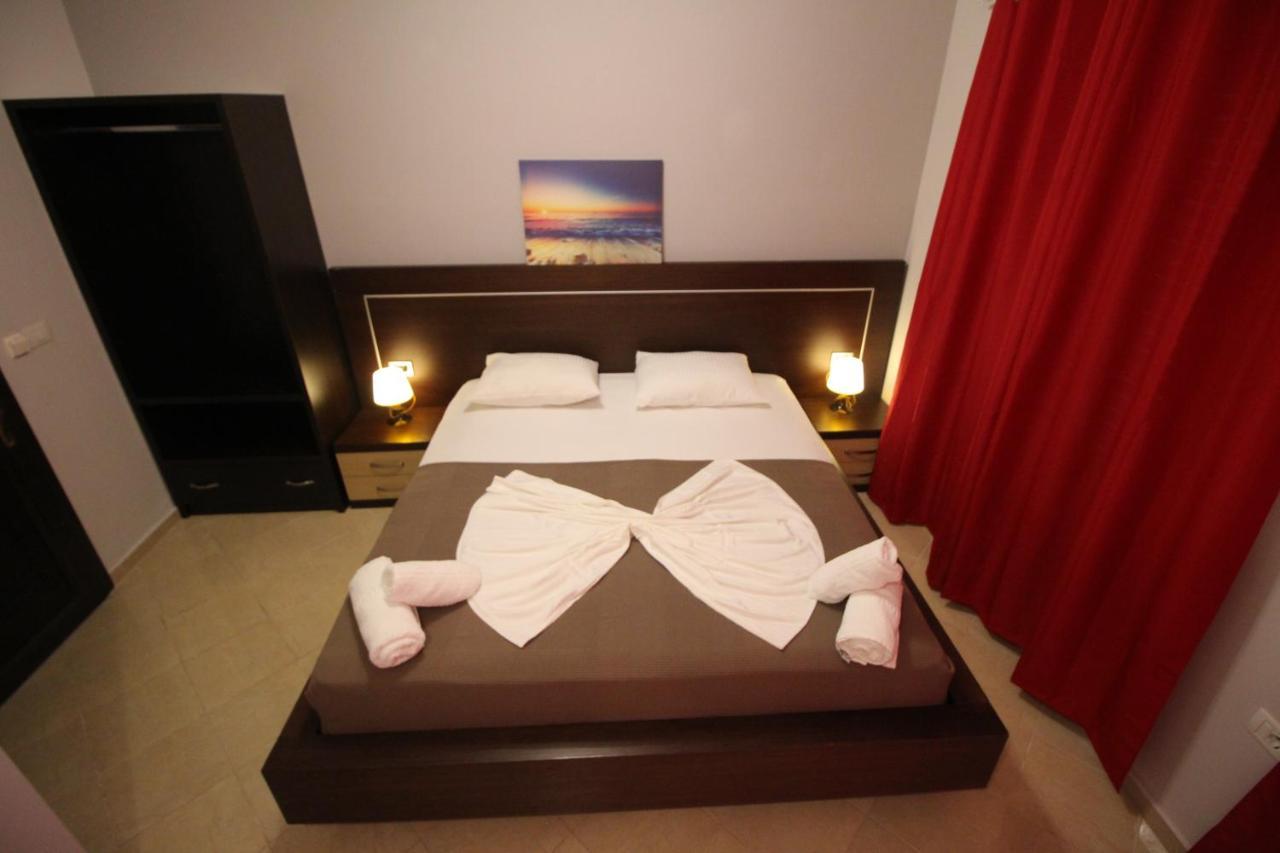 Hotel Prishtina Саранде Екстериор снимка